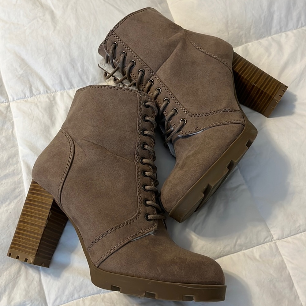 Chunky lace up boots NWOT